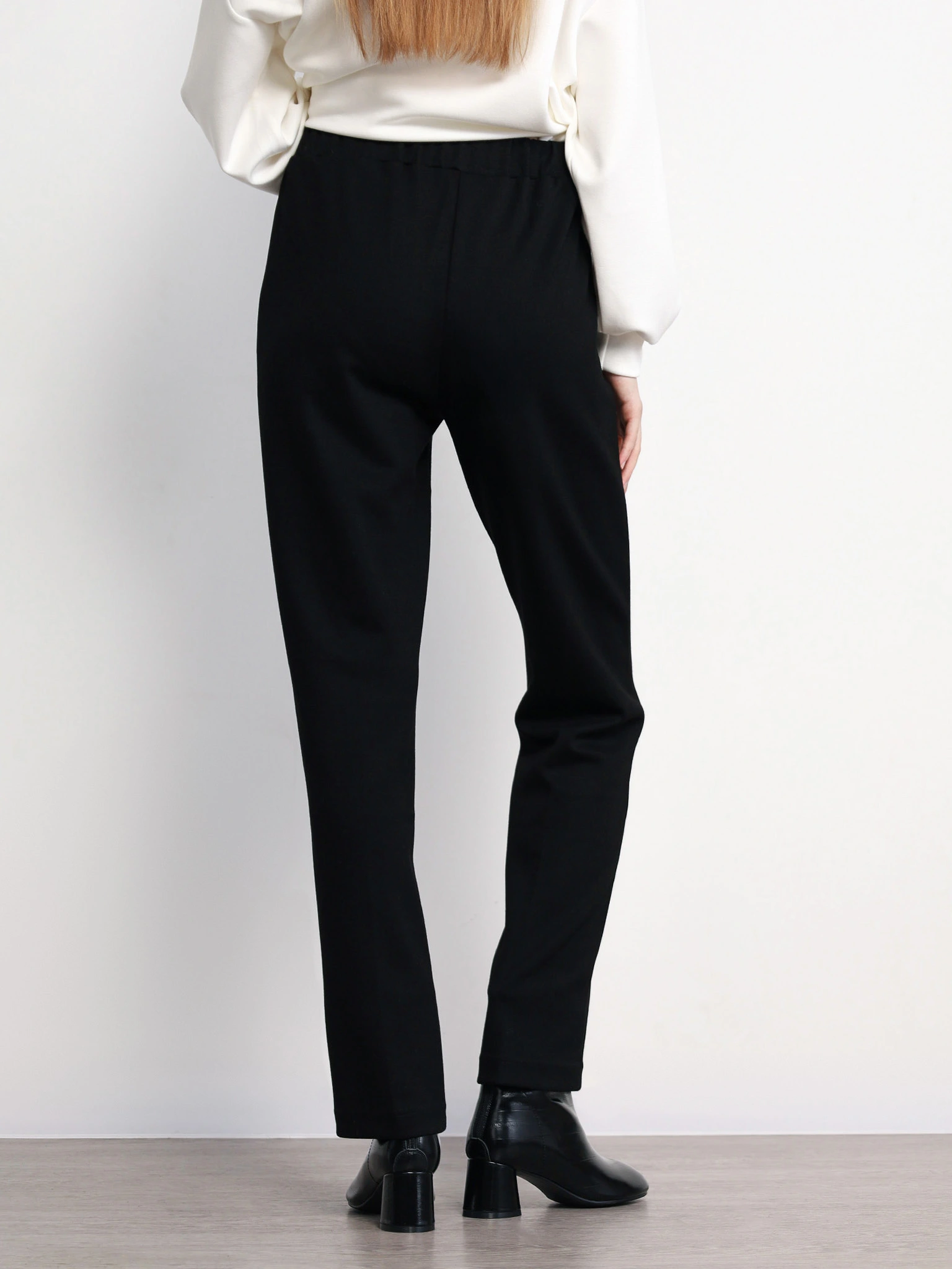 Брюки трикотажные черного цвета с эластичным поясом